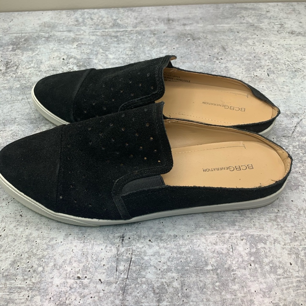 ⚠️ BCBGENERATION Black Slip On Shoes - Picture 5 of 8